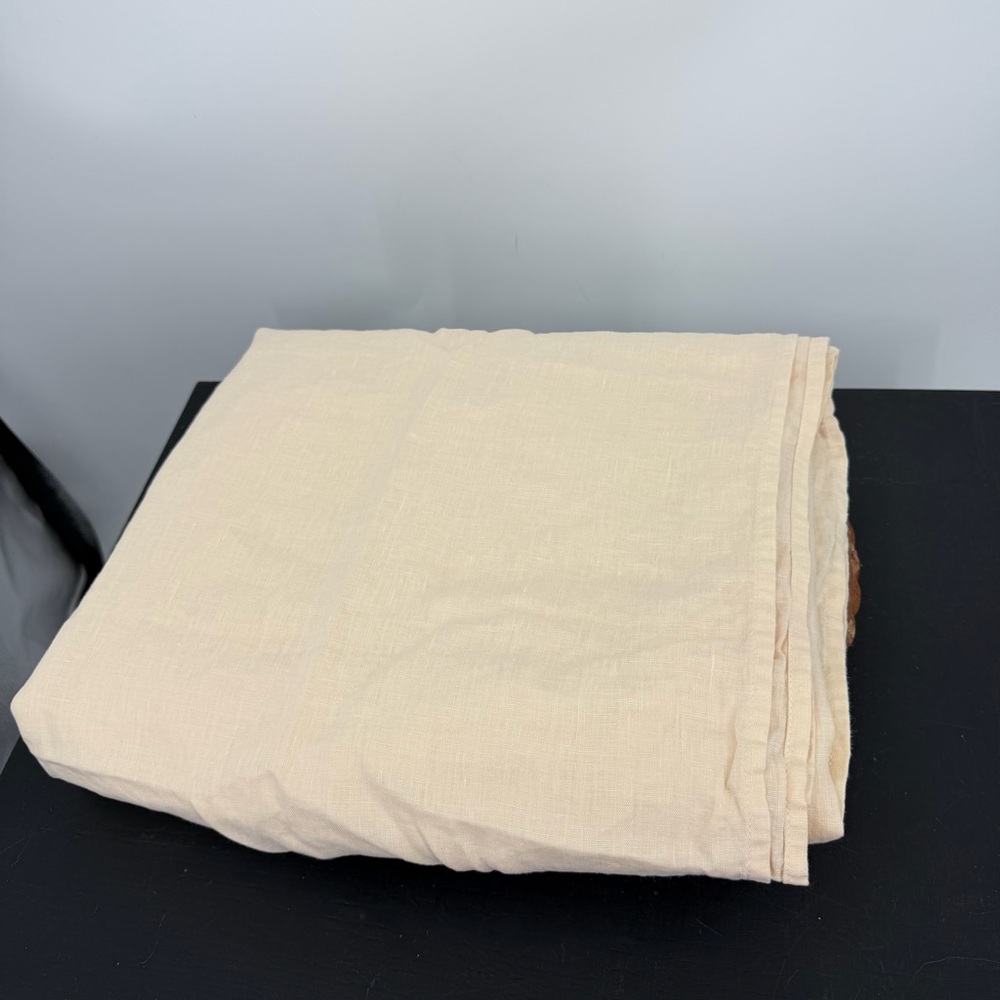 Celina Mancurti handmade‎ light peach linen tablecloth 104” x 56”